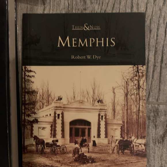 Elvis Book Collection - Picture 7 of 7